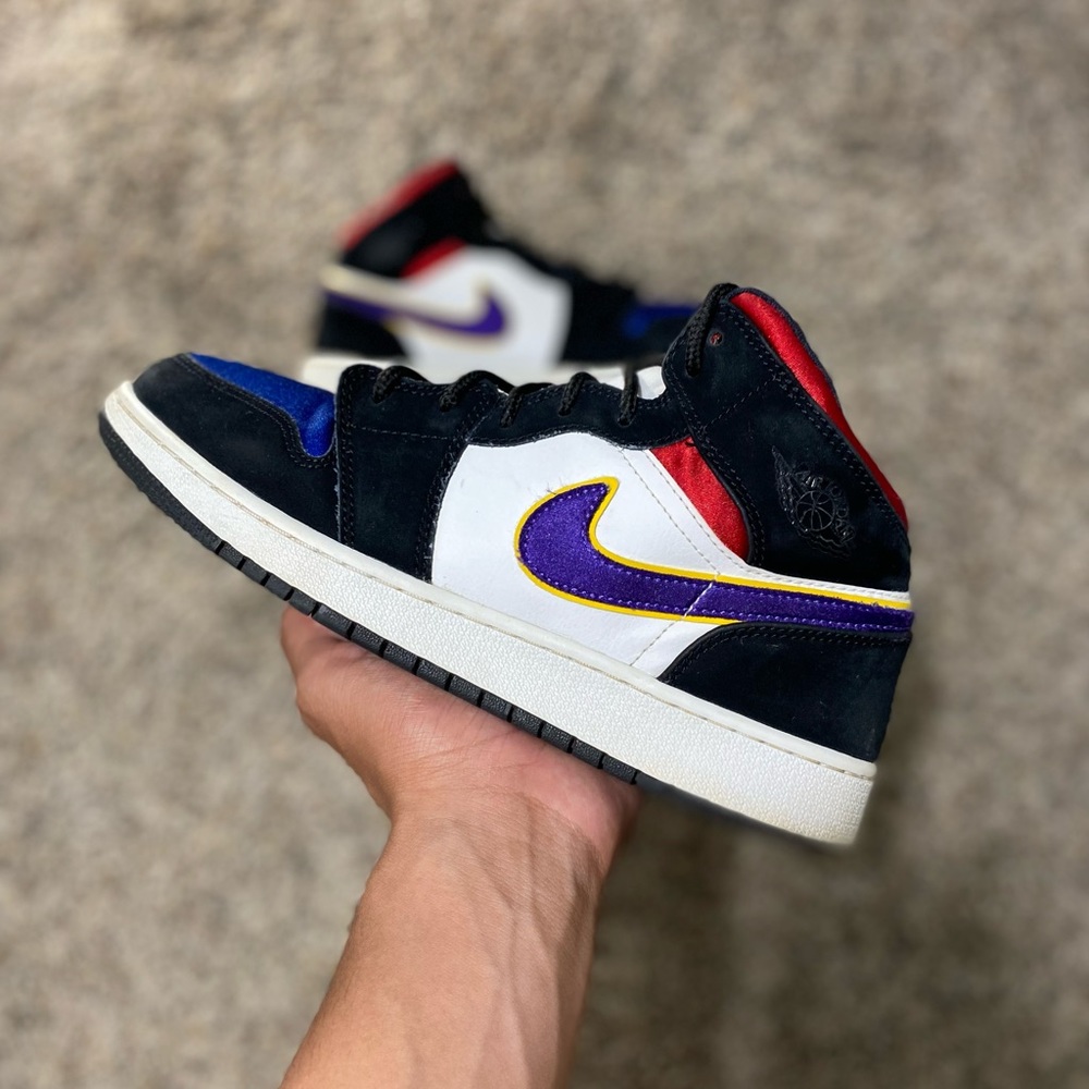 Jordan 1 Mid🔥